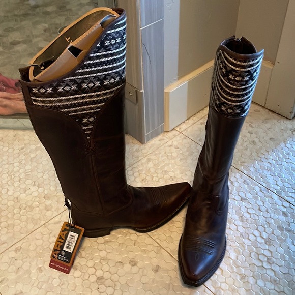 Ariat size 7 B - Picture 1 of 7